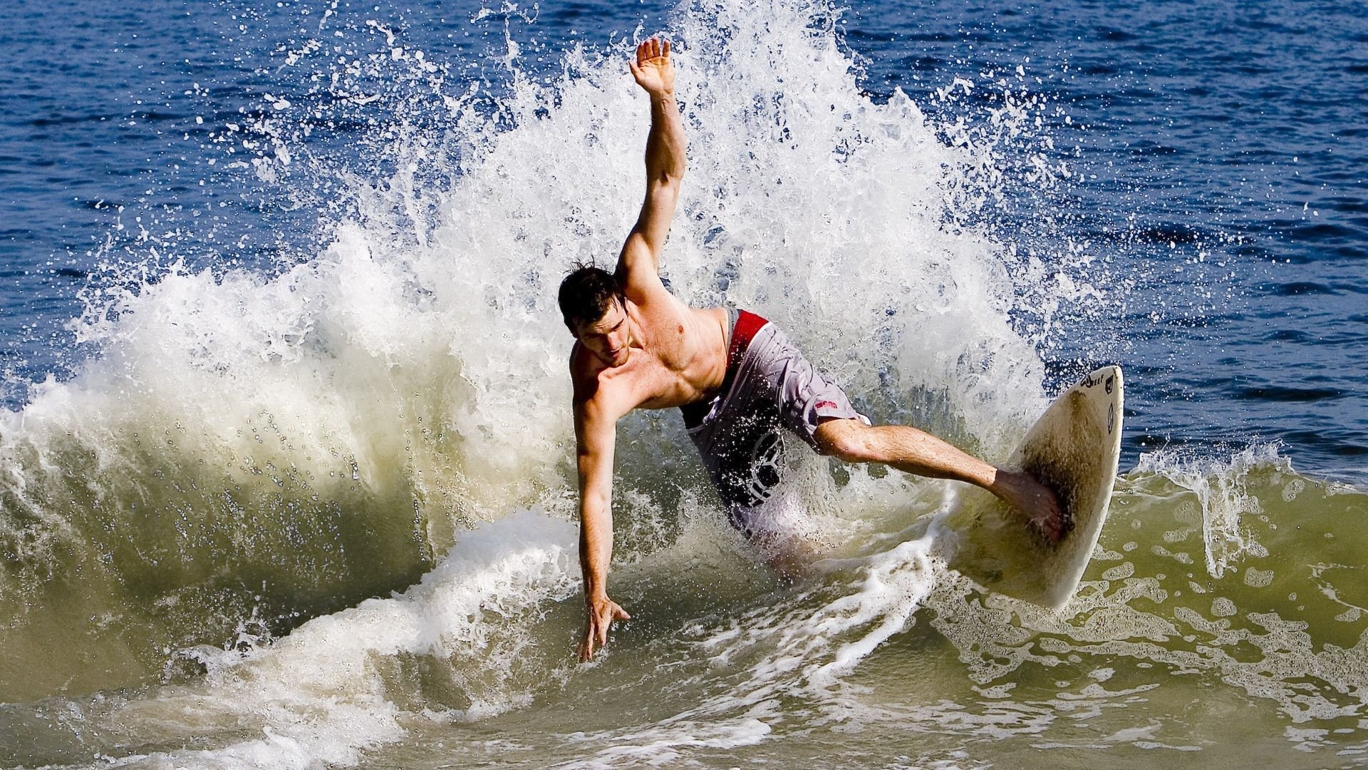 爱游戏官方-尼尔·巴特尔的防守反击速度让袋鼠队进攻转换更迅速，巴特尔能防住奥尼尔吗